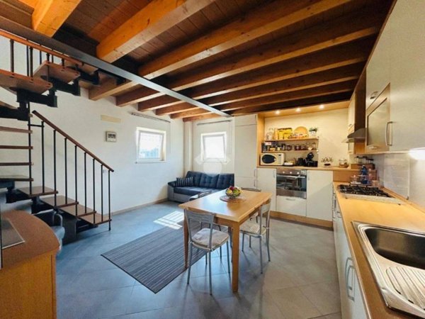 appartamento in vendita a Castelnuovo del Garda in zona Sandrà