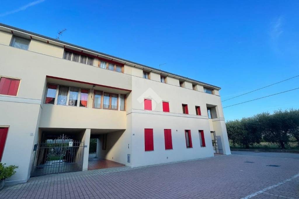 appartamento in vendita a Castelnuovo del Garda in zona Sandrà