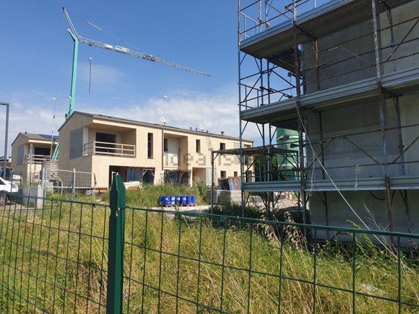 casa indipendente in vendita a Castelnuovo del Garda in zona Cavalcaselle