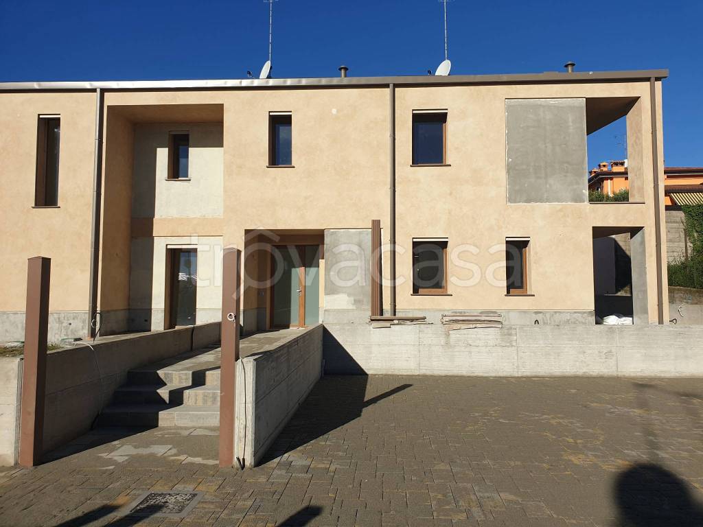 casa indipendente in vendita a Castelnuovo del Garda in zona Cavalcaselle