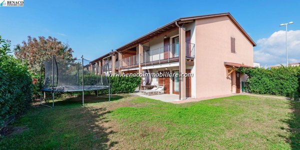 casa indipendente in vendita a Castelnuovo del Garda in zona Sandrà