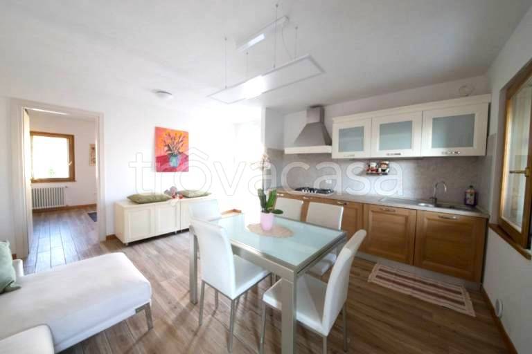 casa indipendente in vendita a Castelnuovo del Garda in zona Cavalcaselle