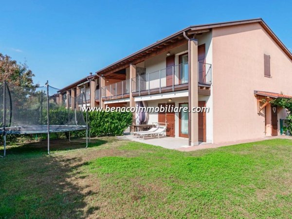 casa indipendente in vendita a Castelnuovo del Garda in zona Sandrà