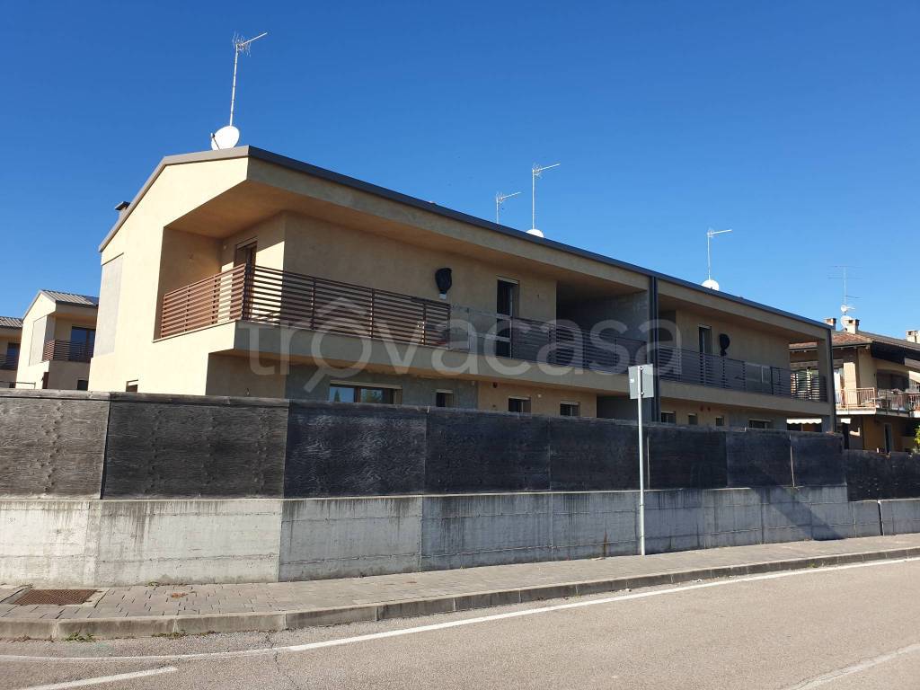 appartamento in vendita a Castelnuovo del Garda in zona Cavalcaselle