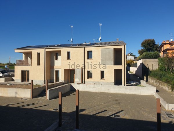 casa indipendente in vendita a Castelnuovo del Garda in zona Cavalcaselle