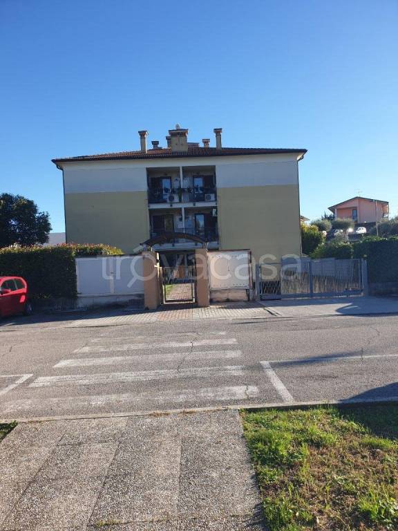 appartamento in vendita a Castelnuovo del Garda in zona Cavalcaselle