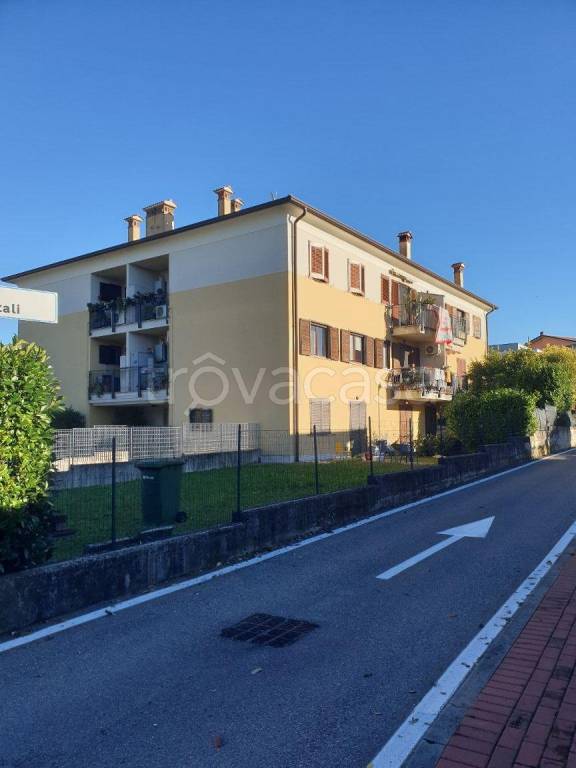 appartamento in vendita a Castelnuovo del Garda in zona Cavalcaselle