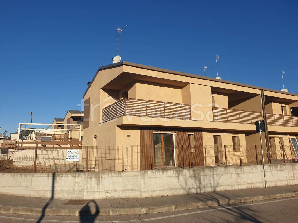 appartamento in vendita a Castelnuovo del Garda in zona Cavalcaselle