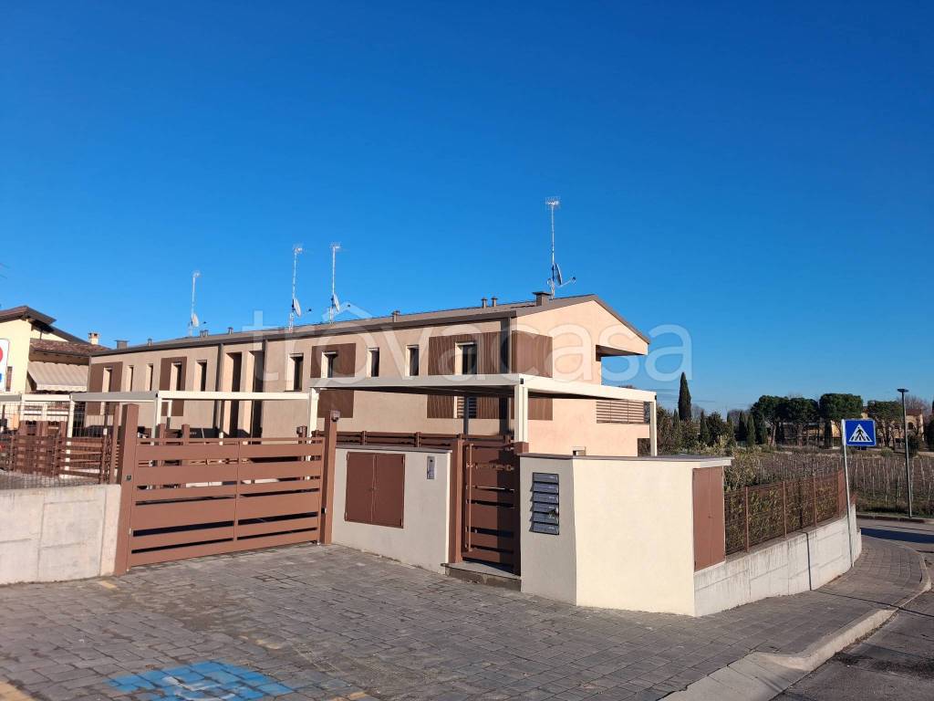 appartamento in vendita a Castelnuovo del Garda in zona Cavalcaselle