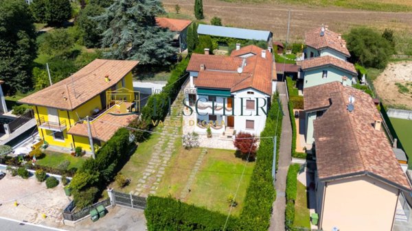 casa indipendente in vendita a Castelnuovo del Garda in zona Oliosi