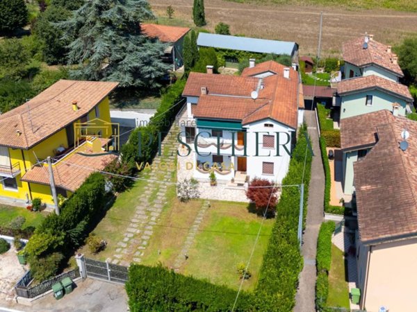 casa indipendente in vendita a Castelnuovo del Garda in zona Oliosi
