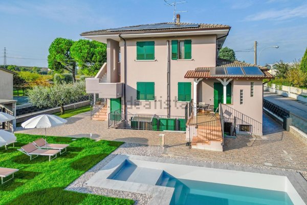 casa indipendente in vendita a Castelnuovo del Garda