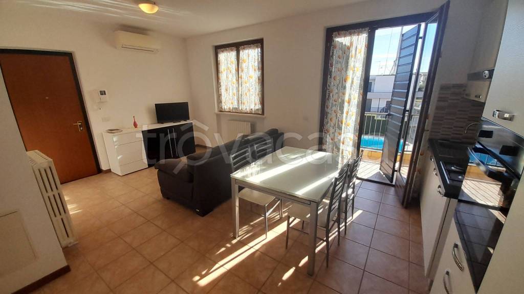 appartamento in vendita a Castelnuovo del Garda in zona Sandrà