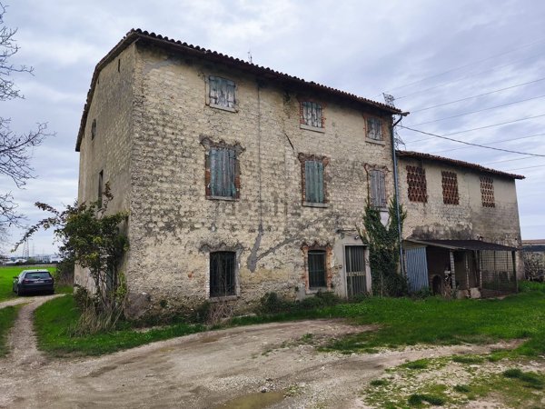 casa indipendente in vendita a Castelnuovo del Garda