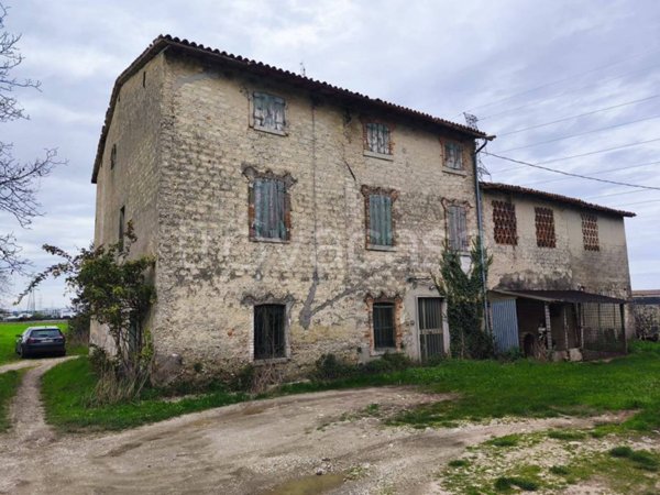 casa indipendente in vendita a Castelnuovo del Garda in zona Ronchi