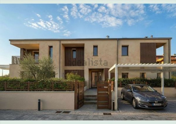 casa indipendente in vendita a Castelnuovo del Garda in zona Cavalcaselle