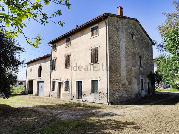 casale in vendita a Castelnuovo del Garda