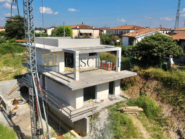 casa indipendente in vendita a Castelnuovo del Garda in zona Cavalcaselle