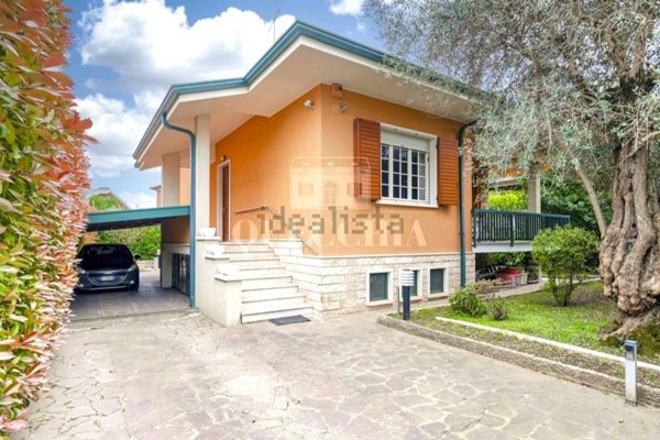 casa indipendente in vendita a Castelnuovo del Garda