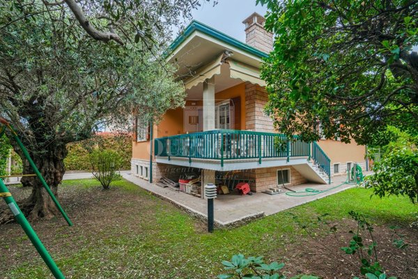 casa indipendente in vendita a Castelnuovo del Garda
