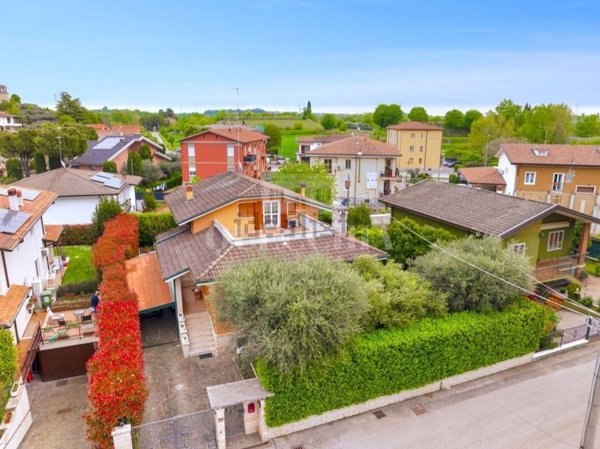 casa indipendente in vendita a Castelnuovo del Garda