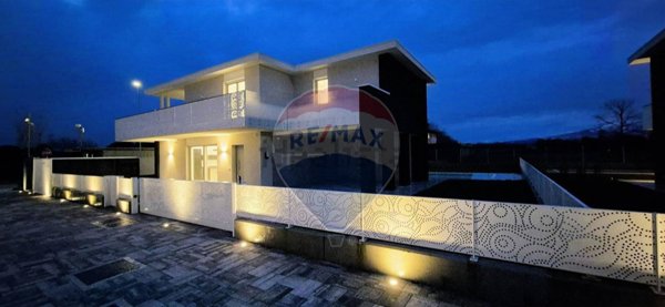 casa indipendente in vendita a Castelnuovo del Garda