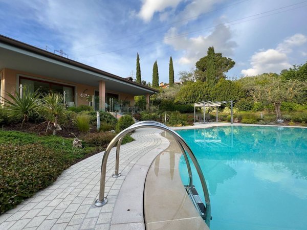 casa indipendente in vendita a Castelnuovo del Garda