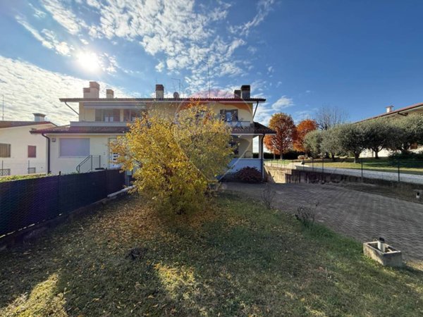 casa indipendente in vendita a Castelnuovo del Garda