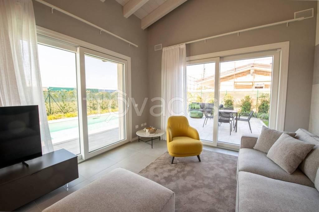 casa indipendente in vendita a Castelnuovo del Garda