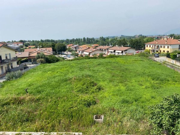 terreno edificabile in vendita a Castelnuovo del Garda in zona Cavalcaselle
