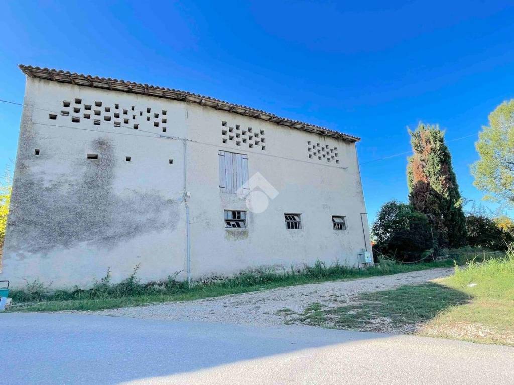casa indipendente in vendita a Castelnuovo del Garda
