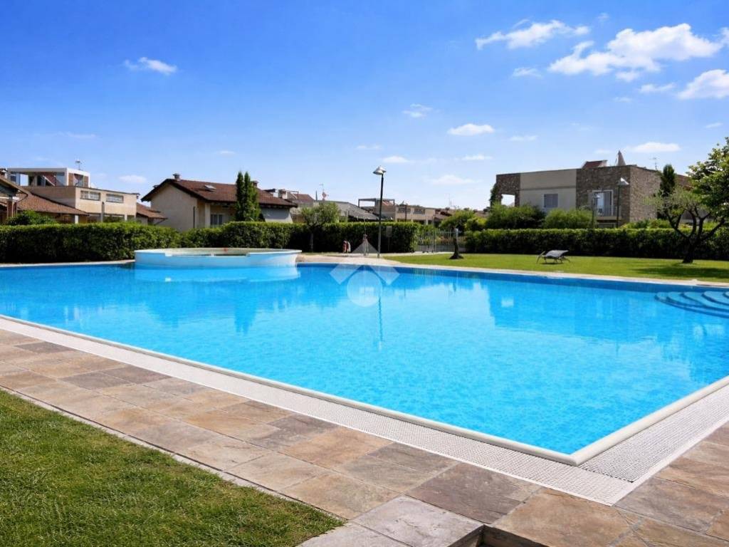 appartamento in vendita a Castelnuovo del Garda in zona Cavalcaselle