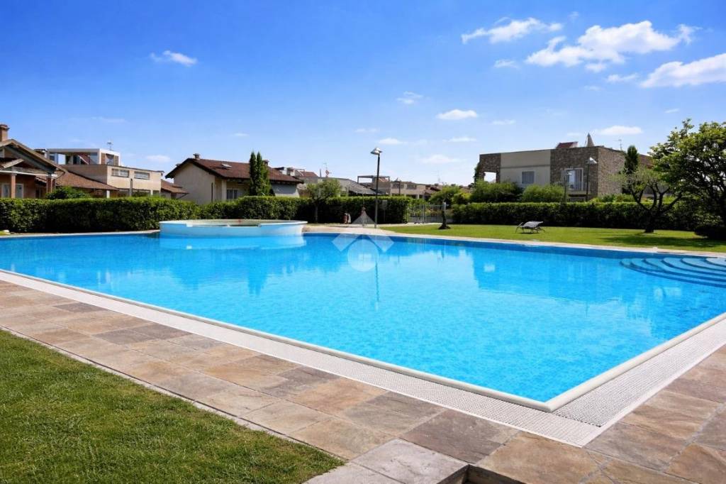 appartamento in vendita a Castelnuovo del Garda in zona Cavalcaselle