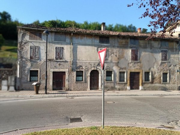 casa indipendente in vendita a Castelnuovo del Garda in zona Cavalcaselle