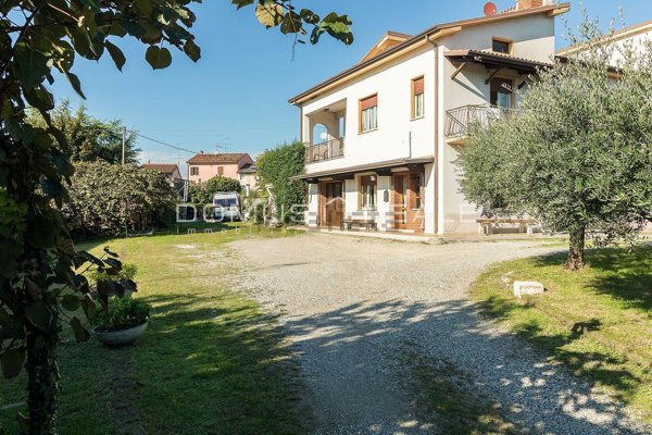 casa indipendente in vendita a Castelnuovo del Garda