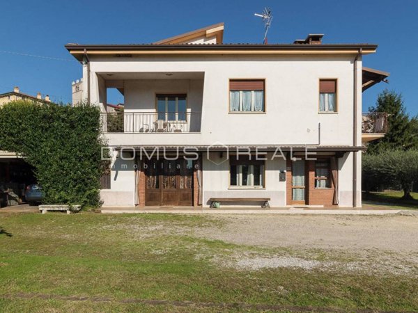 casa indipendente in vendita a Castelnuovo del Garda