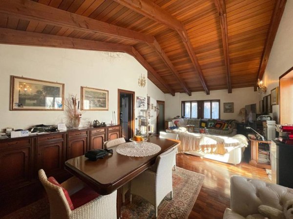 casa indipendente in vendita a Castelnuovo del Garda in zona Sandrà