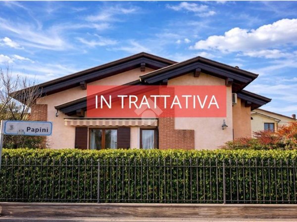 casa indipendente in vendita a Castelnuovo del Garda