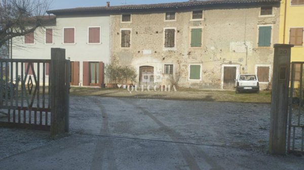 casa indipendente in vendita a Castelnuovo del Garda