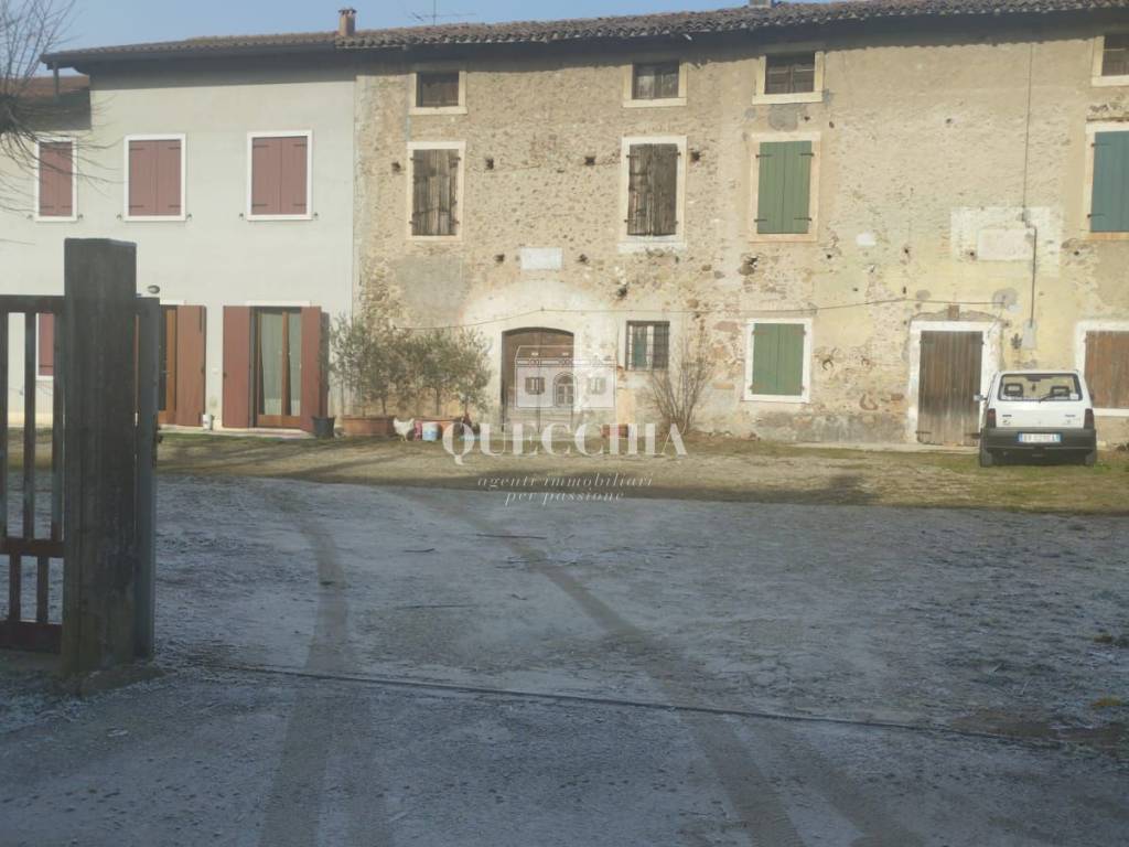 casa indipendente in vendita a Castelnuovo del Garda