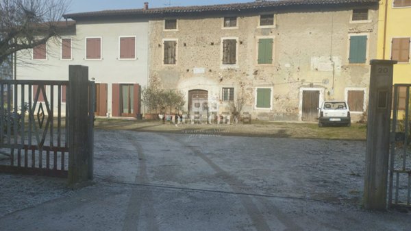 casa semindipendente in vendita a Castelnuovo del Garda