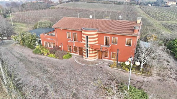 casa indipendente in vendita a Castelnuovo del Garda in zona Oliosi