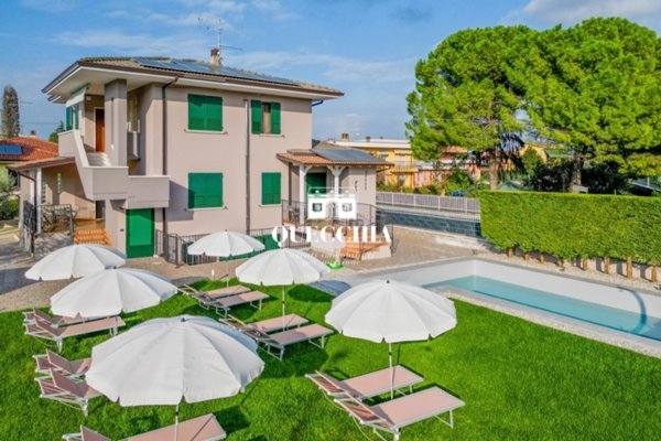 casa indipendente in vendita a Castelnuovo del Garda