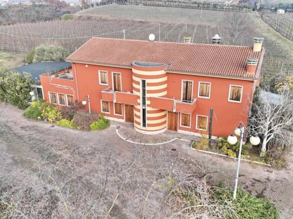 casa indipendente in vendita a Castelnuovo del Garda in zona Oliosi