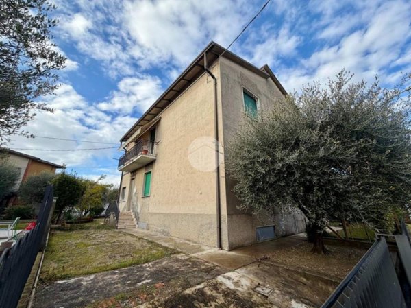 casa indipendente in vendita a Castelnuovo del Garda in zona Sandrà