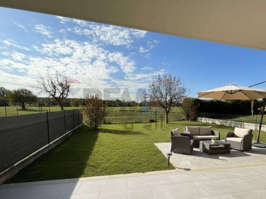 casa indipendente in vendita a Castelnuovo del Garda