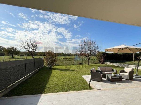 casa indipendente in vendita a Castelnuovo del Garda