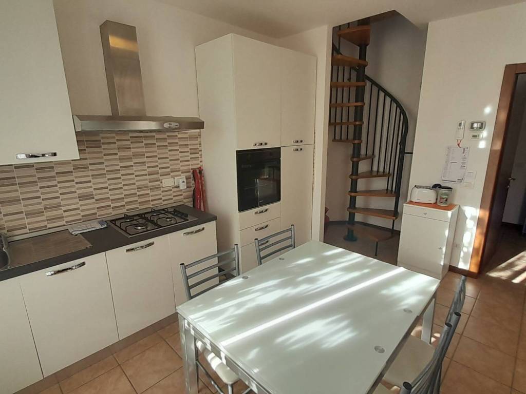 appartamento in vendita a Castelnuovo del Garda in zona Sandrà