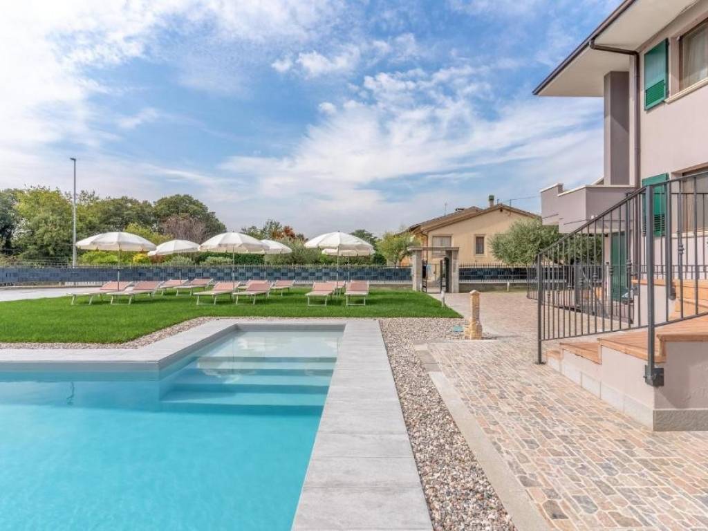 negozio in vendita a Castelnuovo del Garda