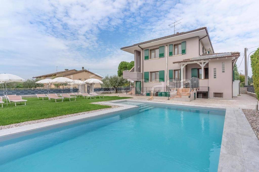 casa indipendente in vendita a Castelnuovo del Garda